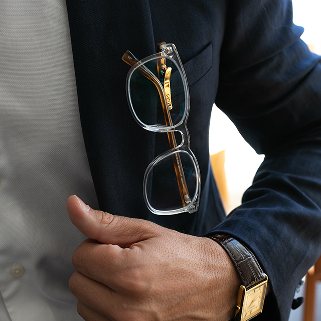 Altaché Eyewear Clip (Fits most glasses/Comes with everything you need!)