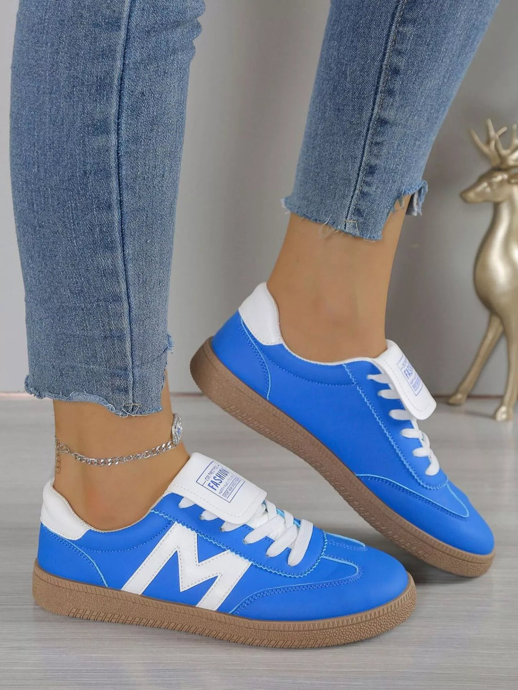 Round Toe Lace Up Sneakers