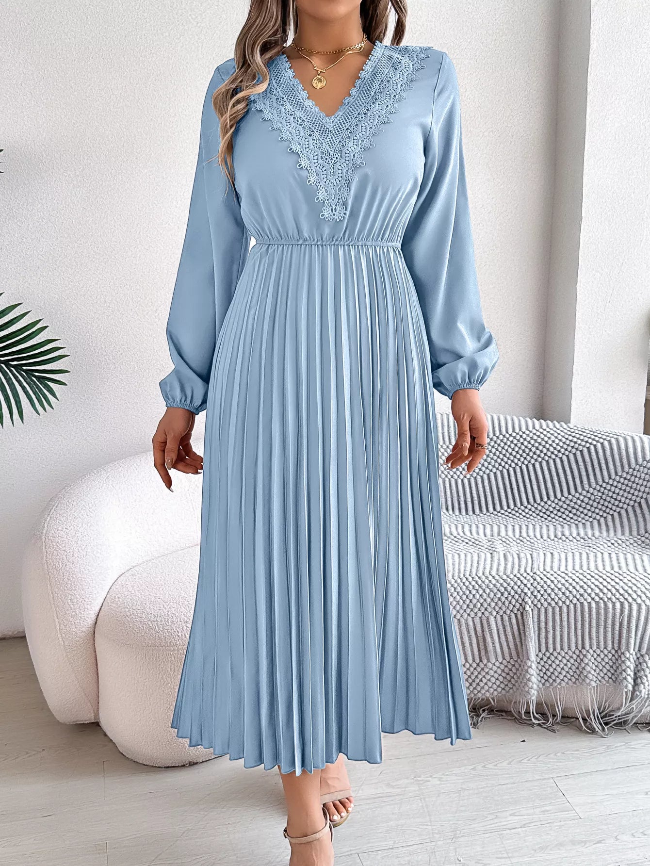Lace Detail V-Neck Pleated Dress