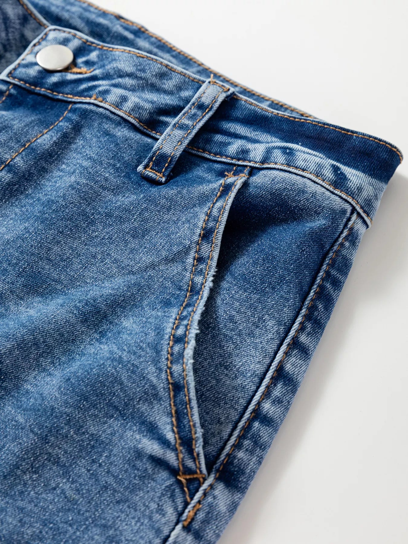 Seam Detail Loose Fit Cropped Jeans