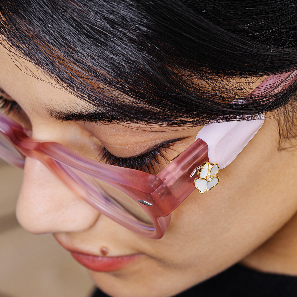 ALTACHÉ Mother-of-Pearl Clover Eyewear Charm (Includes Black/Brown Sleeves)