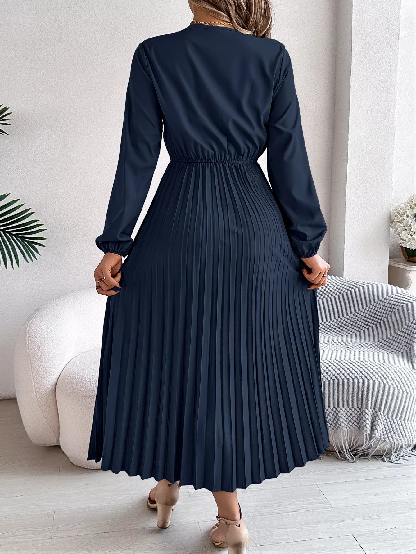 Lace Detail V-Neck Pleated Dress