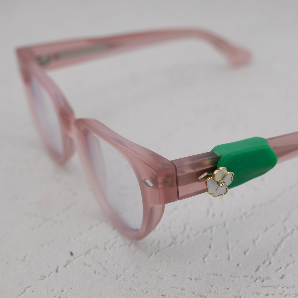 ALTACHÉ Mother-of-Pearl Clover Eyewear Charm (Includes Black/Brown Sleeves)